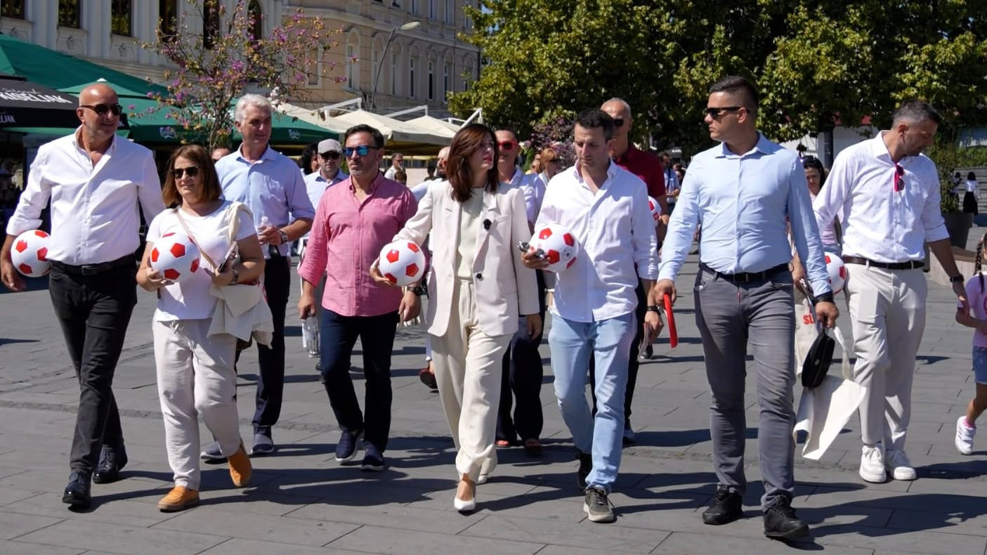 Ćudić s Trga slobode u Tuzli poručila onima koji daju velika obećanja da prvo obećaju da prestaju krasti