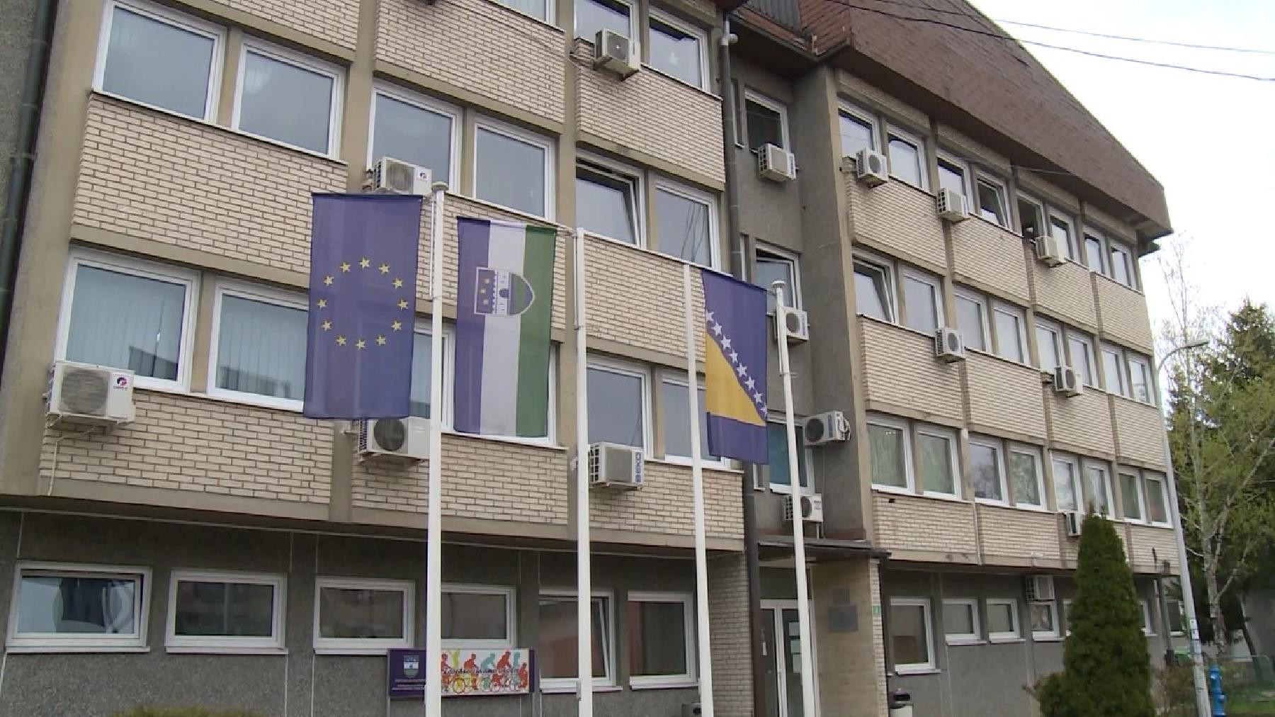 Naša stranka USK: Prekomjernim primanjima političara mora se stati ukraj